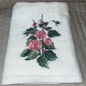 VTG Bath towel embroidered Hummingbirds Pink Roses  Kathy Hatch Art ~ Taiwan NWT